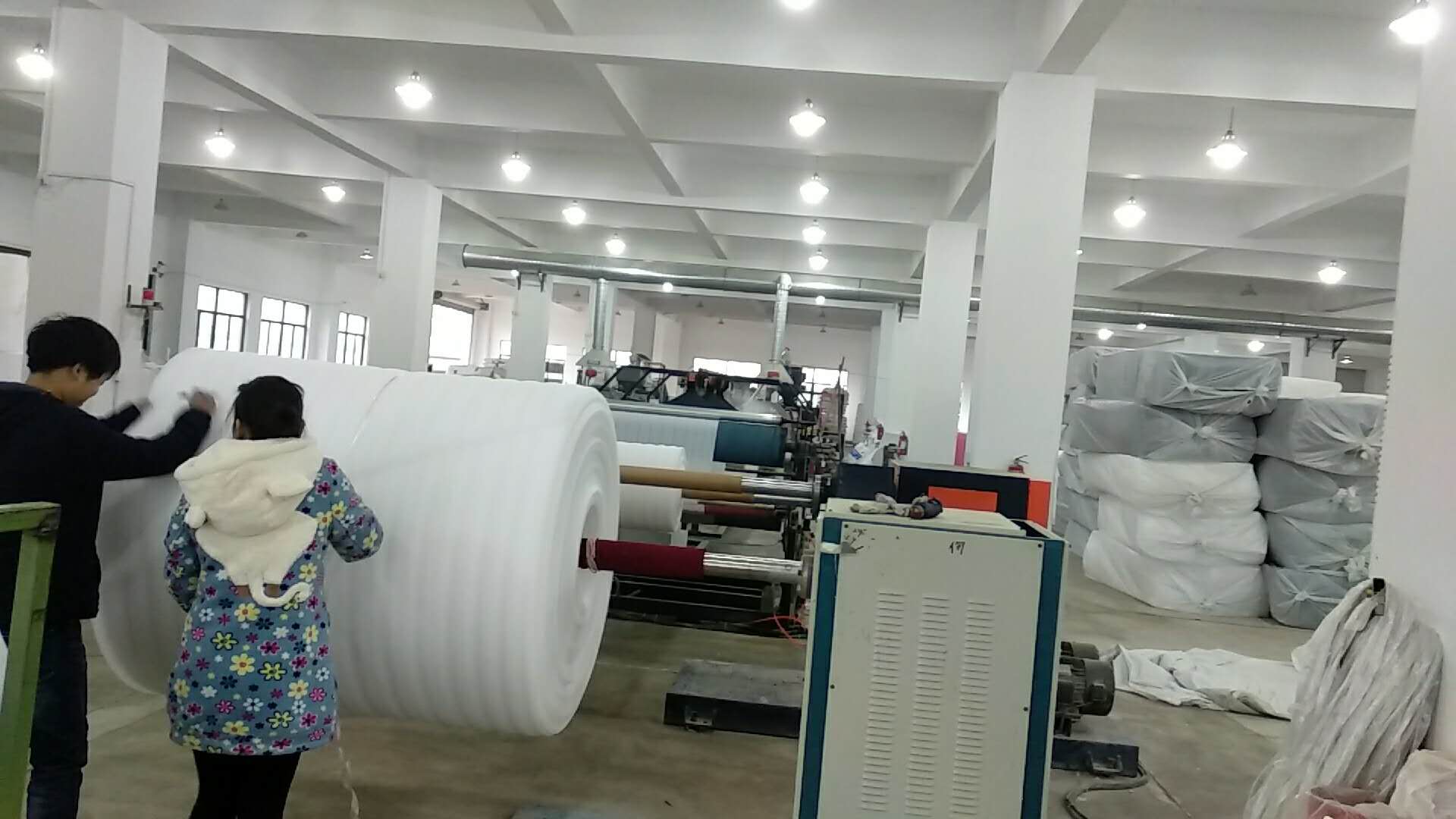 珍珠棉生產(chǎn)車(chē)間一角